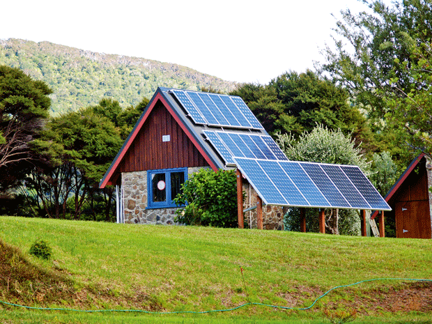 feature-great-barrier-box-p3216596-stand-alone-solar-panel-and-battery-shed