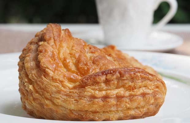 feijoa turnover pastry